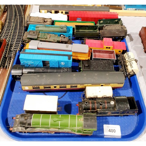 400 - A selection of 00 gauge railway including engines, rolling stock and accessories. No shipping. Arran... 