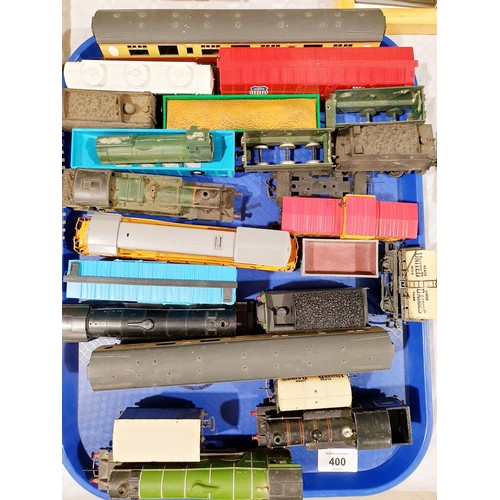 400 - A selection of 00 gauge railway including engines, rolling stock and accessories. No shipping. Arran... 