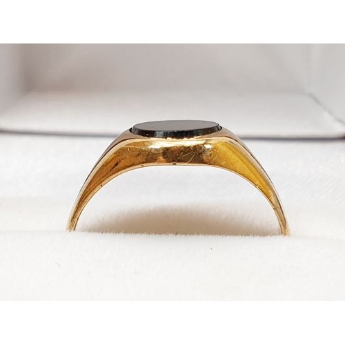 286 - A hallmarked 9ct gold signet ring set with a black hard stone, gross weight 2.3g, size O/P. UK shipp... 