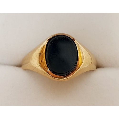 286 - A hallmarked 9ct gold signet ring set with a black hard stone, gross weight 2.3g, size O/P. UK shipp... 