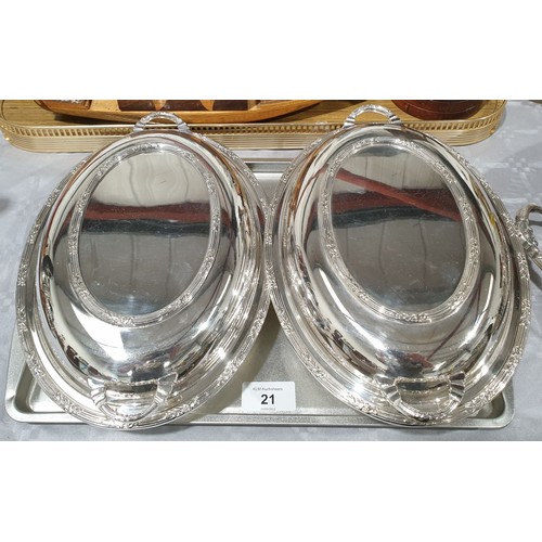 21 - A pair of entree dishes. UK shipping £14.