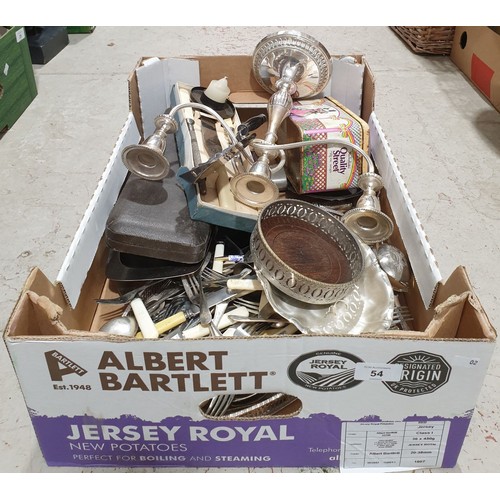 54 - A box of flatware and metalware. No shipping. Arrange collection or your own packer and shipper, ple... 