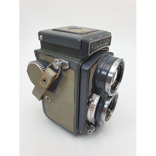 162 - A vintage Rolleiflex camera. UK shipping £14.