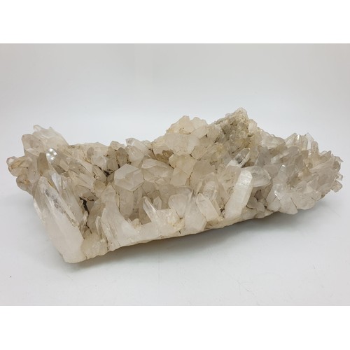 222 - A quartz crystal growth, length 11.5