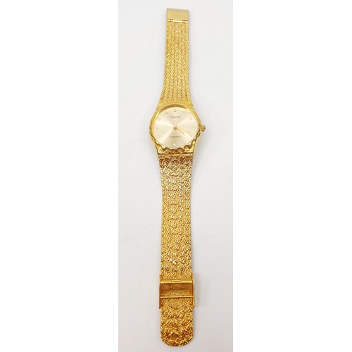 284 - A gentleman's Carvel gold plated mechanical wristwatch, working order. UK shipping £14.