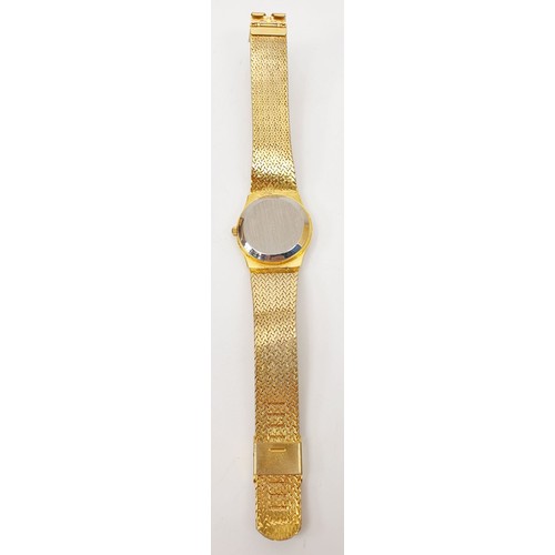 284 - A gentleman's Carvel gold plated mechanical wristwatch, working order. UK shipping £14.