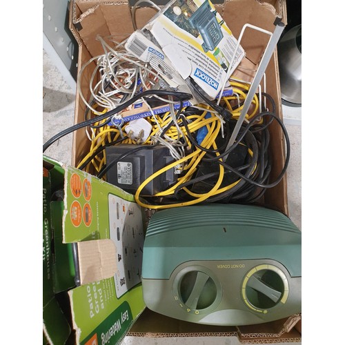 409 - A box of gardening items. No shipping. Arrange collection or your own packer and shipper, please.