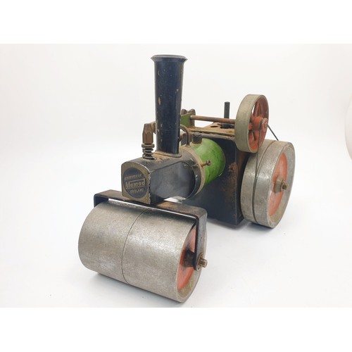 438 - A vintage Mamod steam powered model steam roller. UK shipping £14.