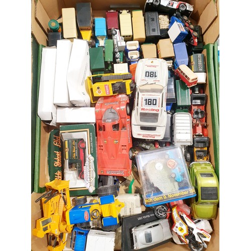 457 - A box of toy vehicles. UK shipping £14.