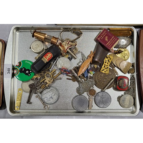 340 - A tray of collectables. UK shipping £14.