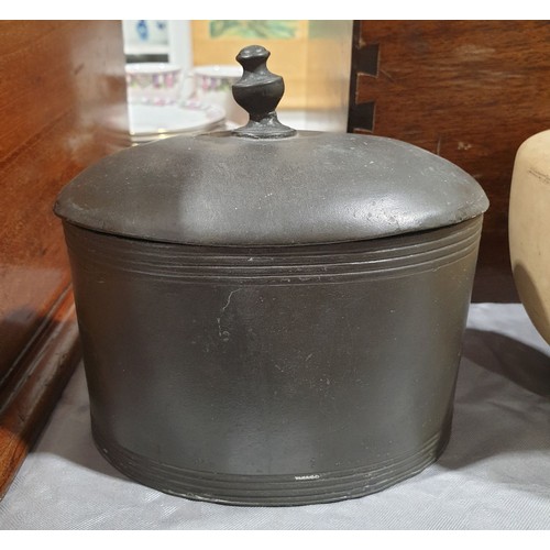 15 - A Georgian pewter tea caddy of oval form with internal press, width 5.25