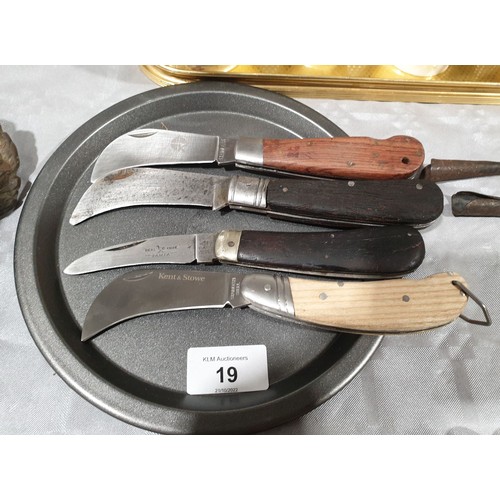 19 - Four pruning knives. UK shipping £14.