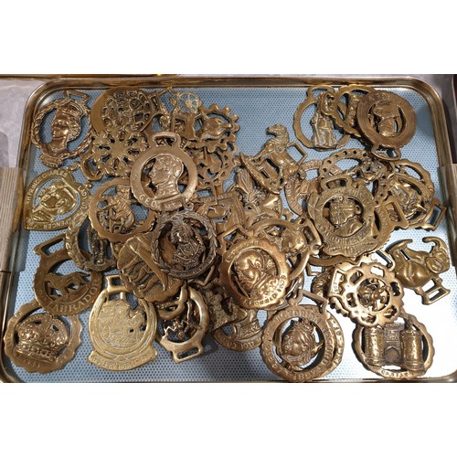 44 - A selection of horse brasses. UK shipping £14.