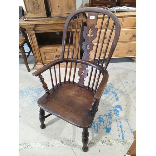 124 - An antique elm Windsor armchair. No shipping. Arrange your own packer and shipper, please.