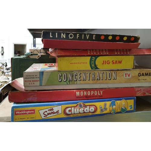 373 - A selection of board games. UK shipping £14.