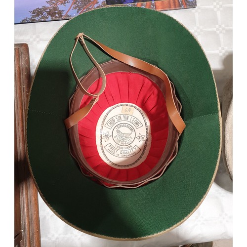 462 - A vintage pith helmet. UK shipping £14.