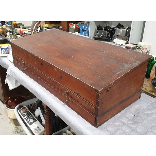 465 - An antique pine clerk's writing slope with two drawers under converted into a specimen cabinet, widt... 