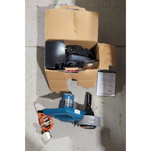 388 - A Black and Decker electric work wheel together with an electric planer. No shipping. Arrange collec... 