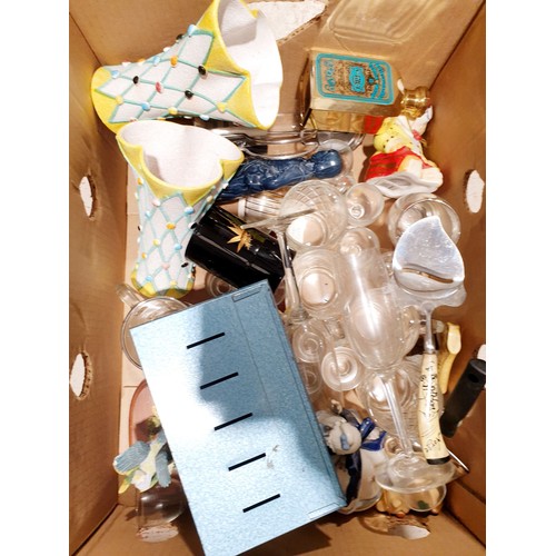 22 - A box including a pair of retro vases. No shipping.  Arrange collection or your own packer and shipp... 