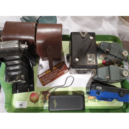 85 - A vintage Myna folding camera together with other cameras. UK shipping £14.