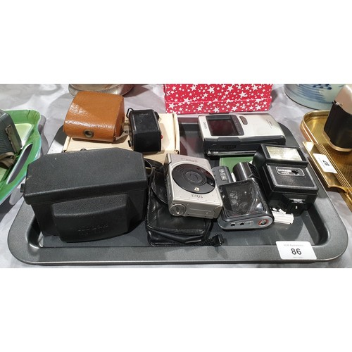 86 - A digital camera and camera accessories. UK shipping £14.