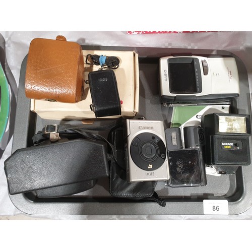 86 - A digital camera and camera accessories. UK shipping £14.