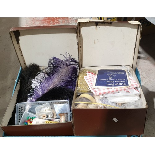 185 - A box of sewing items. UK shipping £14.