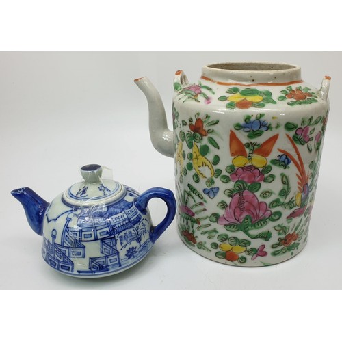 204 - A Chinese blue and white teapot with mark to the base, height 3.75