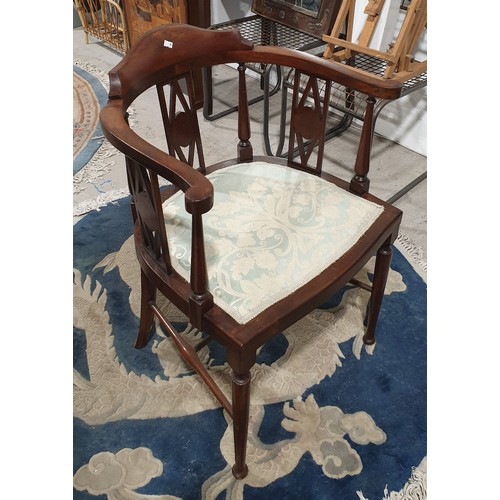 278 - An early 20th century arm chair. No Shipping.  Arrange collection or your own packer and shipper, pl... 