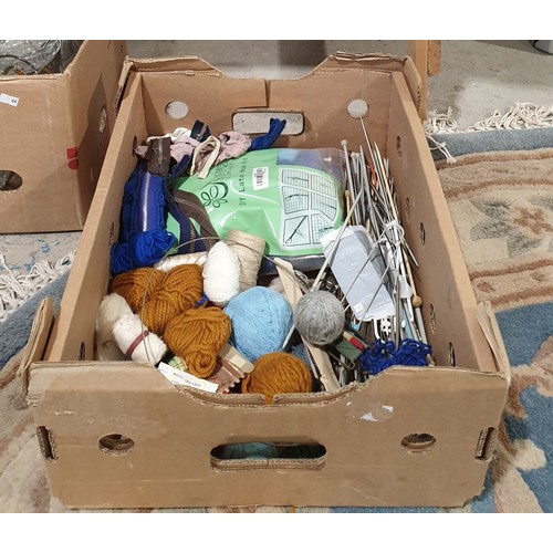 286 - A box of knitting items. UK shipping £14.