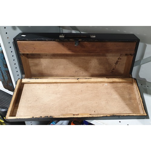 473 - A carpenter's tool chest, width 25