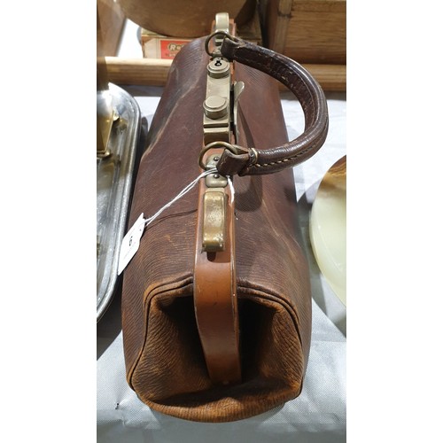 9 - A small vintage leather Gladstone bag, length 12