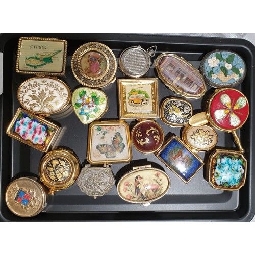 80 - A selection of pill boxes. UK shipping £14.