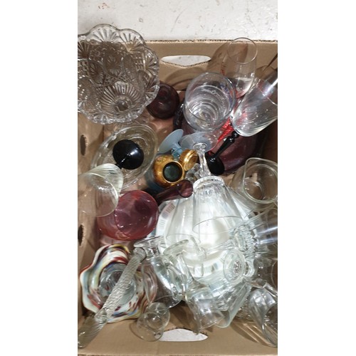 125 - A box of glassware. No shipping. Arrange collection or your own packer and shipper, please.