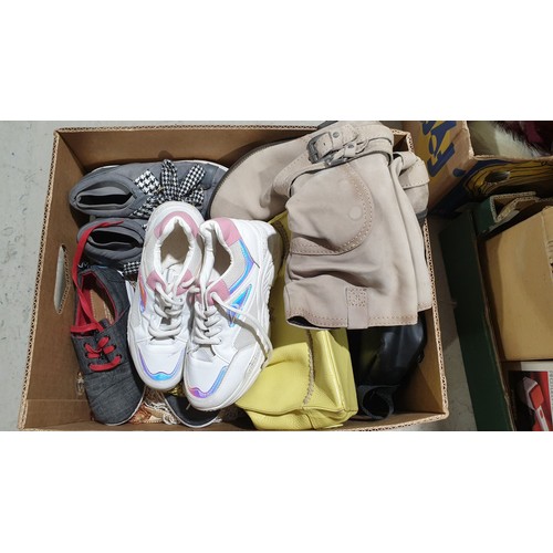 129 - A box of handbags and ladies shoes. No shipping. Arrange collection or your own packer and shipper, ... 