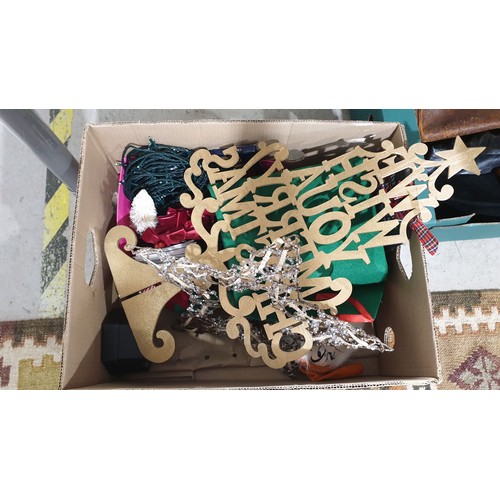 169 - A box of Christmas decorations. No shipping. Arrange collection or your own packer and shipper, plea... 