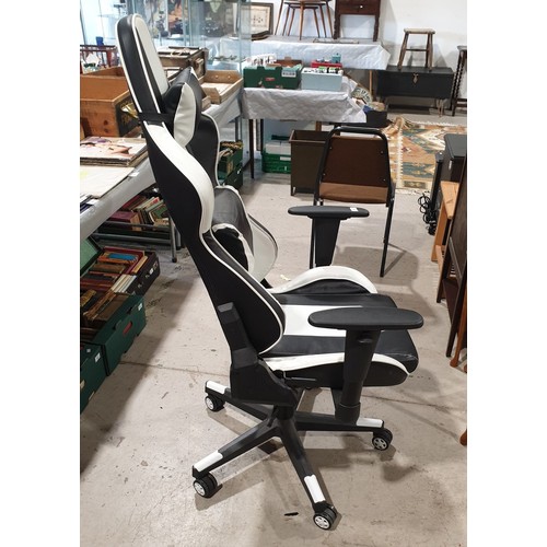 175 - An office chair. No shipping. Arrange collection or your own packer and shipper, please.