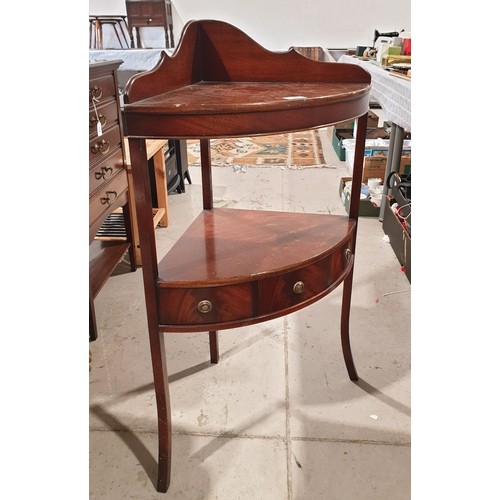 176 - A corner display table, width 22.25