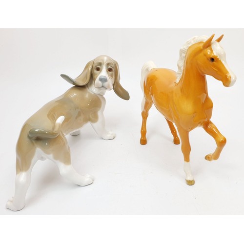 258 - A Lladro figure of a dachshund, a Beswick model of a horse, a Royal Doulton model of a cat and a Roy... 