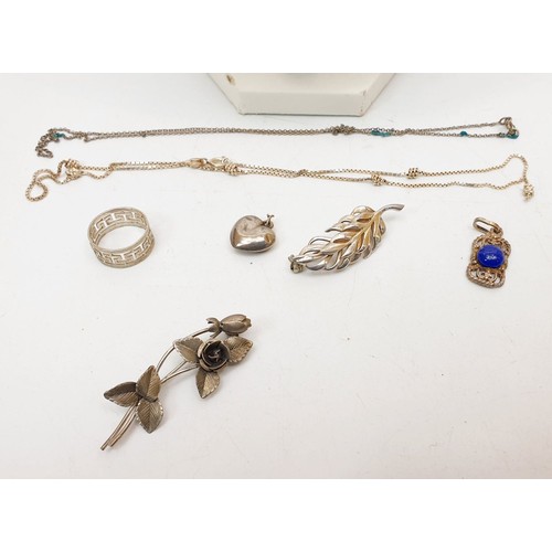 357 - A selection of vintage and later silver jewellery, weight 28g. UK shipping £14.