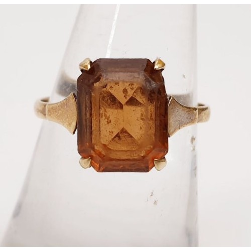 372 - A hallmarked 9ct gold ring set with an orange stone, size L/M, weight 1.8g. UK shipping £14.