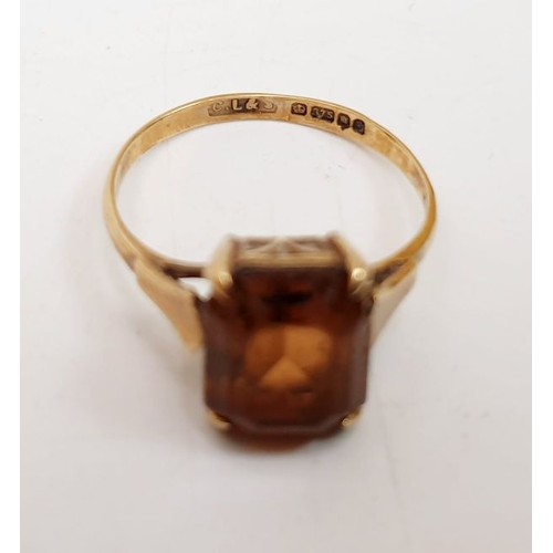 372 - A hallmarked 9ct gold ring set with an orange stone, size L/M, weight 1.8g. UK shipping £14.