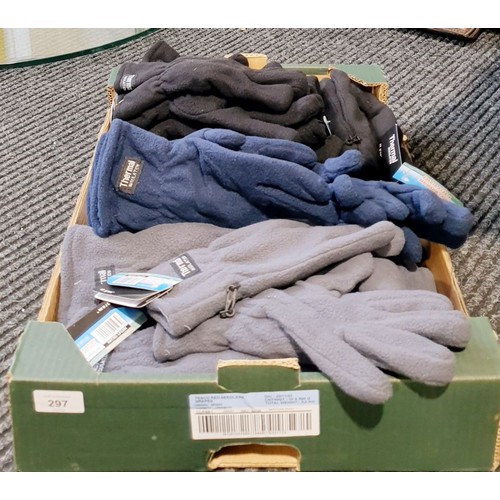 297 - A box of new thermal gloves. UK shipping £14.