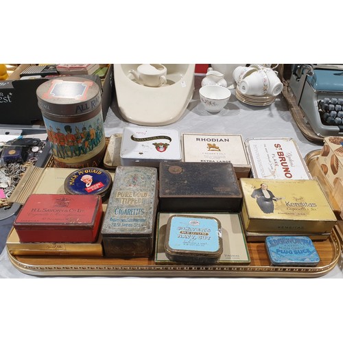 415 - A tray of vintage tobacco tins and boxes. UK shipping £14.