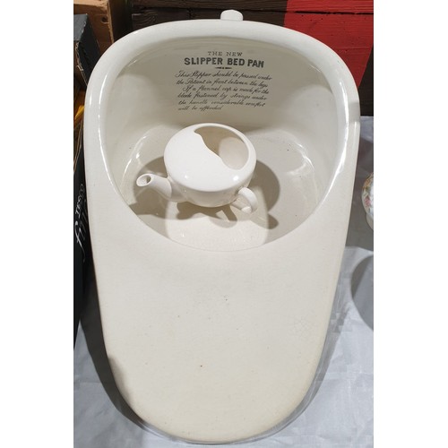 417 - A slipper bed pan and an invalid cup. No shipping. Arrange collection or your own packer and shipper... 