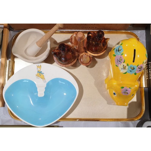 424 - A Babycham ashtray, cruet set and assorted. No shipping. Arrange collection or your own packer and s... 