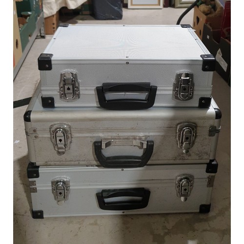 451 - Three flight cases. No shipping. Arrange collection or your own packer and shipper, please.