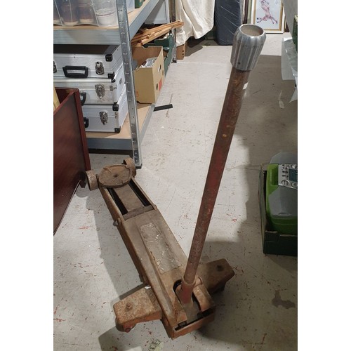 455 - A large trolley jack. No shipping. Arrange collection or your own packer and shipper, please.