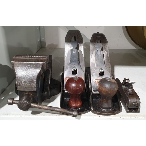 468 - Three Stanley planes and a metal working vice. No shipping. Arrange collection or your own packer an... 