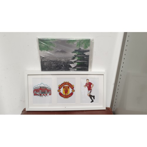 488 - A framed Manchester United print and a print on canvas. No shipping. Arrange collection or your own ... 